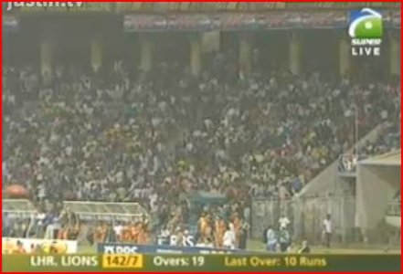 crowd 1.JPG