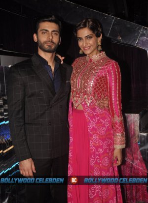 Sonam-Kapoor-and-Fawad-Khan-promotes-Khoobsurat-on-JDJ-7-sets-20.jpg