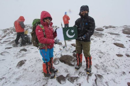 Samina Baig Hoist The Green Flag On Mount Everest.jpg