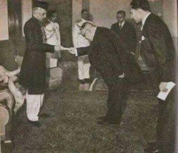 This is how the American ambassador met Sir Jinnah.jpg
