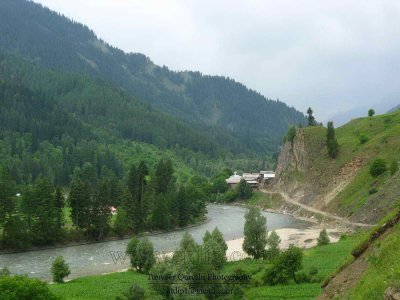 Neelum River at Taobat_Neelum Dist_Azad Kashmir (3).jpg