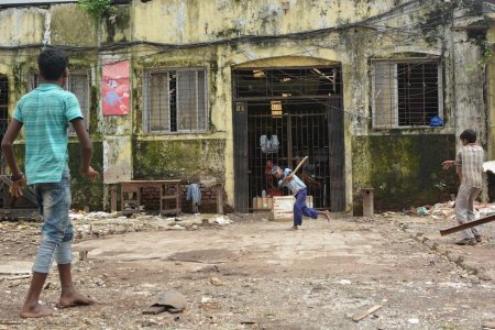Street cricket, Bombay, India.jpg