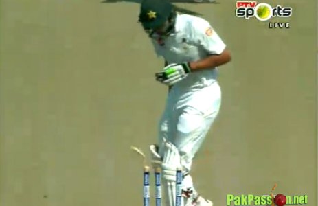 Shan Masood wicket.jpg