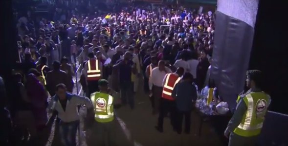 crowd 1.jpg