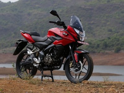 bajaj-pulsar-as150-review-india-road-test-images-photos-zigwheels-08052015-m12_720x540.jpg