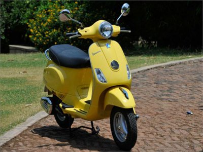 piaggio-vespa-lx-125-2.jpg