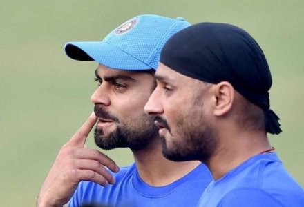Harbhajan-Virat-PTI-580x395.jpg