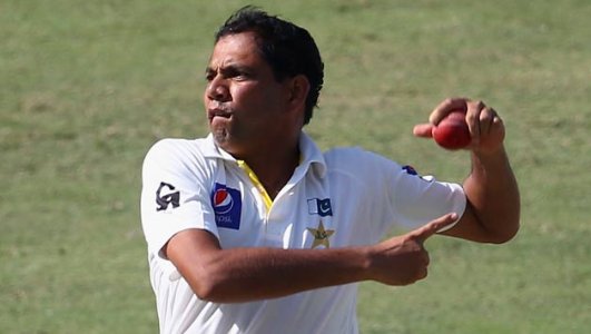 Zulfiqar-Babar-of-Pakistan-bowls-1.jpg