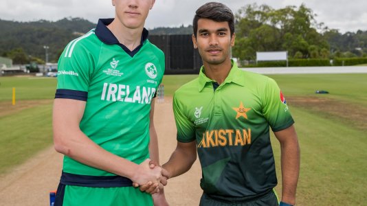 Captain-Harry-Tector-of-Ireland-L-and-Captain-Hasan-Khan-of-Pakistan.jpg