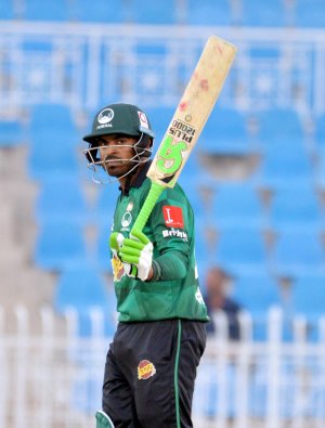 Haris Sohail shoing his bat after the compaliting wonder full hunderd.jpg