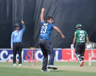 Mir Hamza LBW Sami Aslam in the fifth match Federal vs, Sindh.jpg