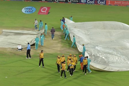 Match stop due to rain.JPG