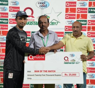 Former Test cricketer Tauseef Ahmed giving away away man of the match award to Fakhar Zaman of B.JPG