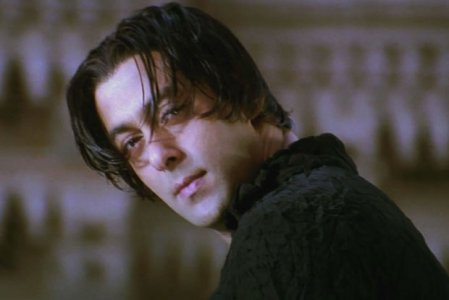 actors-with-different-hairstyles-onscreen-2.jpg