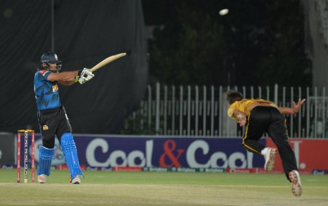 Khurram Manzoor pulled away for big six.jpg
