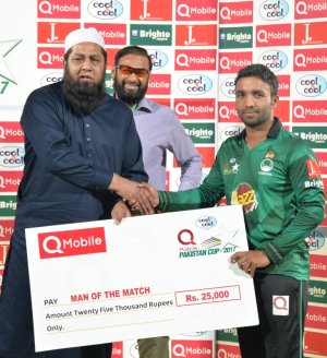 Chairman Selection Committee Mr. Inzimam-ul-Haq giving away man of the match award to Sami Aslam.JPG