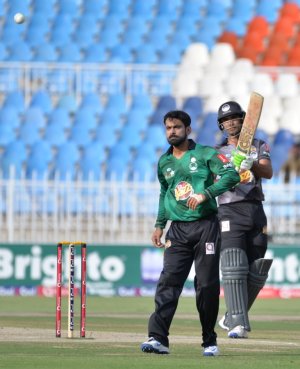 Fakhar Zaman pulled to Hafeez for four runs.JPG