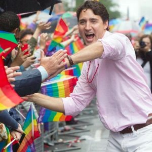 justin-trudeau-shaking-hands-with-canadian-people-during-torontos-gay-pride-parade-201607-146763.jpg