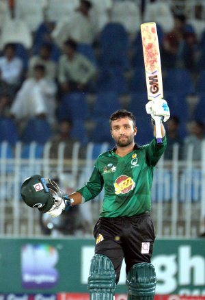 Sami Aslam celebrate back to back hundred.jpg