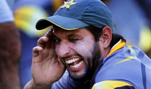cl_afridi-funny.jpg
