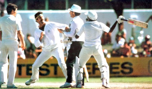 lillee-kicked-miandad-lalitkumar.jpg