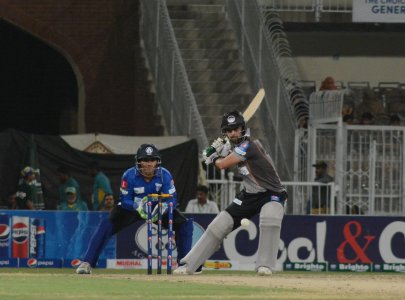 Ahmed Shahzad hit the ball to midwicket boundary.jpg