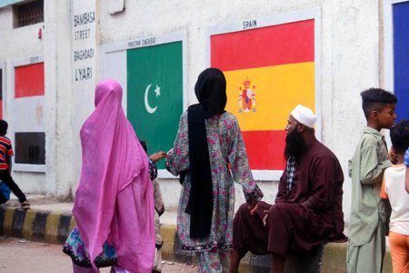 football-fever-in-lyari-athar-khan-8-1529688115.jpg