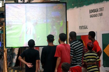 football-fever-in-lyari-athar-khan-14-1529688132.jpg