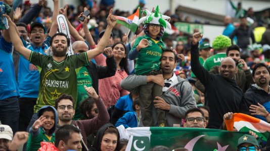 skysports-pakistan-fans-edgbaston-champions-trophy-crowd_3970501.jpg