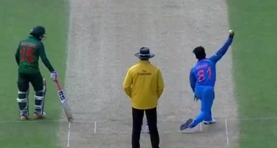 Kedar-Jadhavs-round-arm-shod-via-ICC.jpg