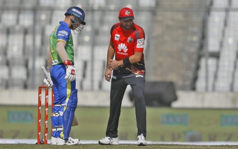 afridi_and_warner.jpg
