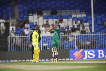 Pakistan_vs_Australia_2nd_ODI_2019_06.jpg
