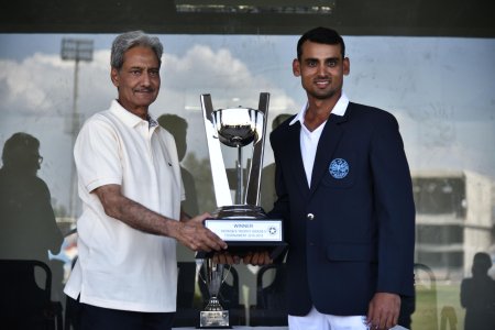 Saad Ali with trophy.jpg