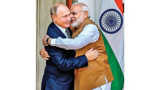 Putin-modi-pti-100818.jpg