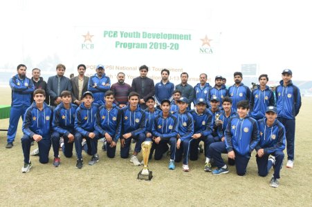 CP U16 squad with the trophy.jpg