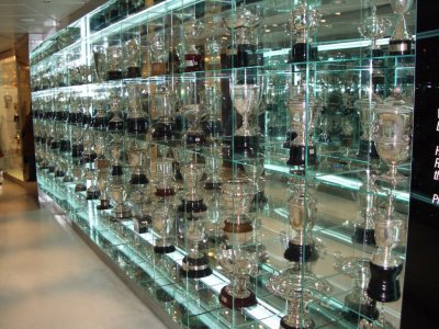trophy-cabi-real-madrid-fc-plinths-in-2018-trophy-cabinets-cleveland-ohio-trophy-cabinet-designs.jpg