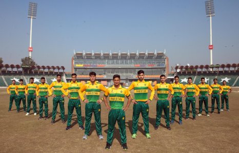 u 19 team photo session-6406.jpg