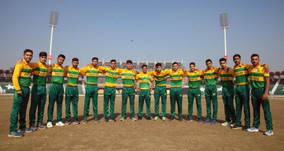 u 19 team photo session-6427.jpg