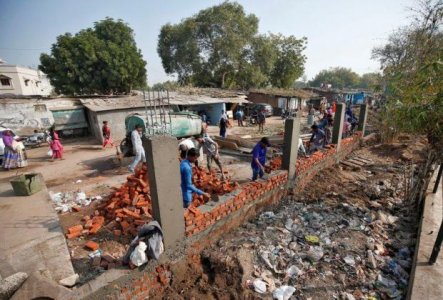 ahmedabad-trump-wall.jpg
