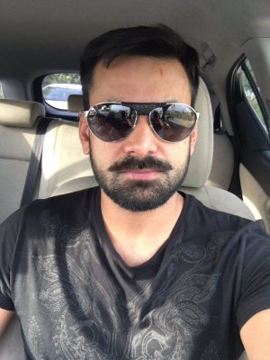 Mohammad-Hafeez-cool-selfie-pics-768x1024.jpg