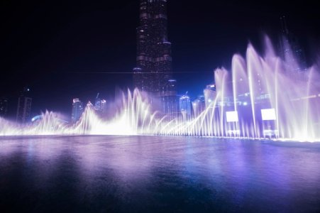 dubai-dancing-water-fountain_114775-29.jpg