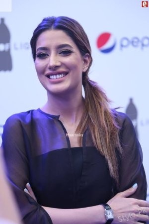 Mehwish-Hayat-looks-Classy-in-Black-Dress-at-Pepsi-Event-4.jpg