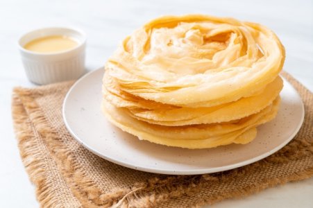 fried-crispy-roti-dough_1339-79653.jpg