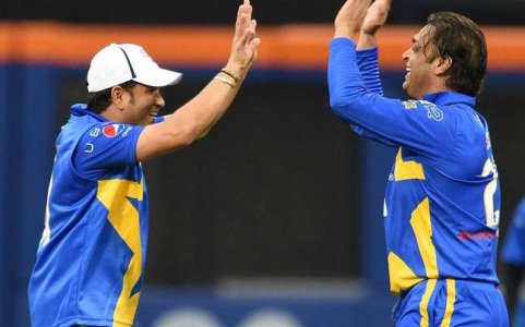 aktharsachin_647_110815044647.jpg