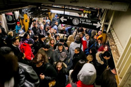 04crowding-web1-superJumbo.jpg