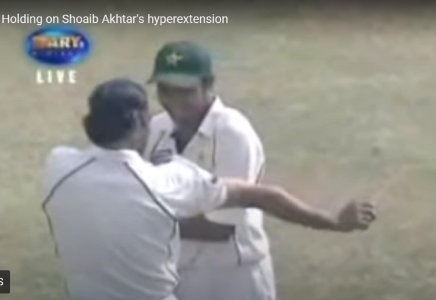 Shoaib hyperextension.jpg