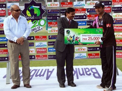 Khurram Shahzad of Faisalabad Wolves  received Man of the match award in Faisalabad Wolves v Bah.jpg