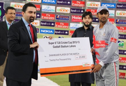 Second semi final Shoaib Malik receiving man of the match award after Sialkot Stallions win agai.jpg