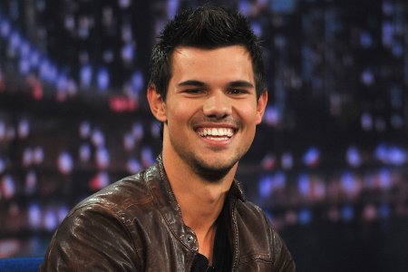 TaylorLautner_900-600-11-12-12.jpg