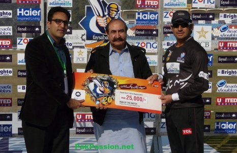 Saeed Ajmal of Faisalabad Wolves received man of the match award against Lahore Eagles.jpg